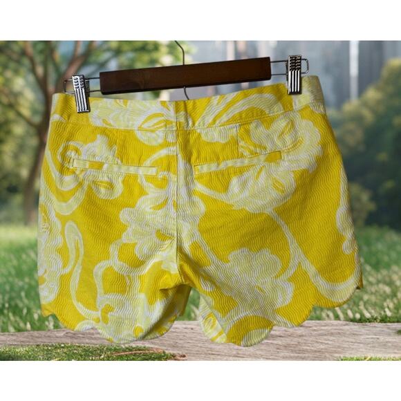 Lilly Pulitzer Yellow Floral Textured Scalloped Buttercup Shorts Women's Size 00 - Picture 2 of 10